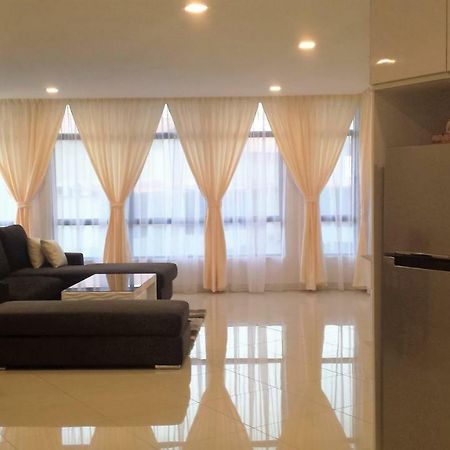 Cherloft@Samsuria Beach Residences Kampung Sungai Ular Exterior foto